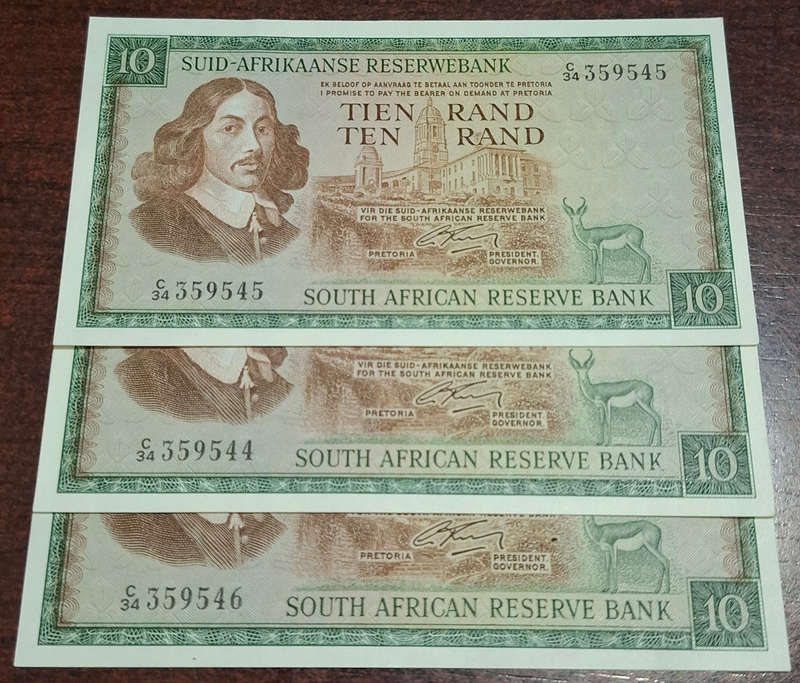 X3 SA R10 Banknotes in Sequence