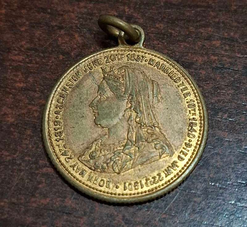 1902 Victoria Memorial, Edward VII & Alexandra Coronation medal, 24mm