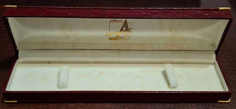 Empty tickey bracelet box