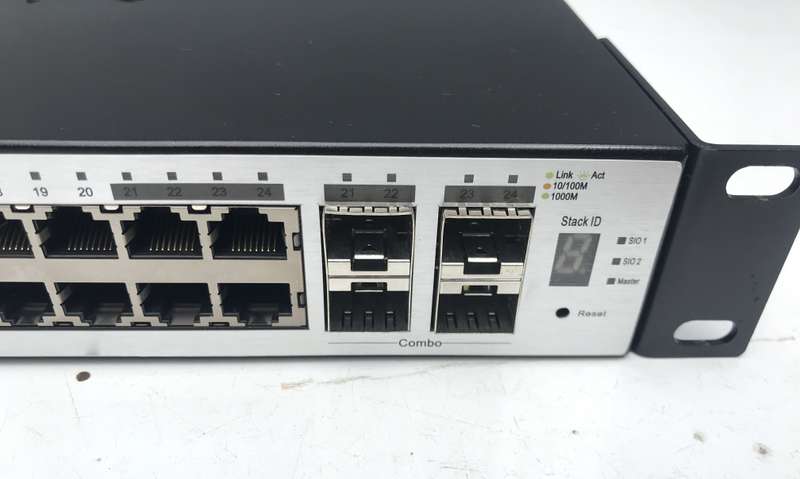 D-Link DGS-3100-24 Managed 24-Port Gigabit Stackable Layer 2 Switch + 4 combo SFP With RPS