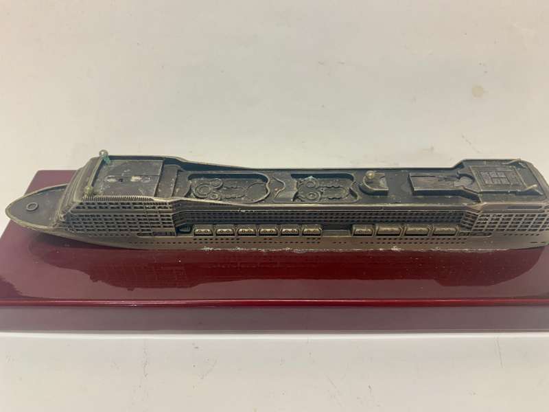 MSC CRUISE SHIP DIE CAST MODEL