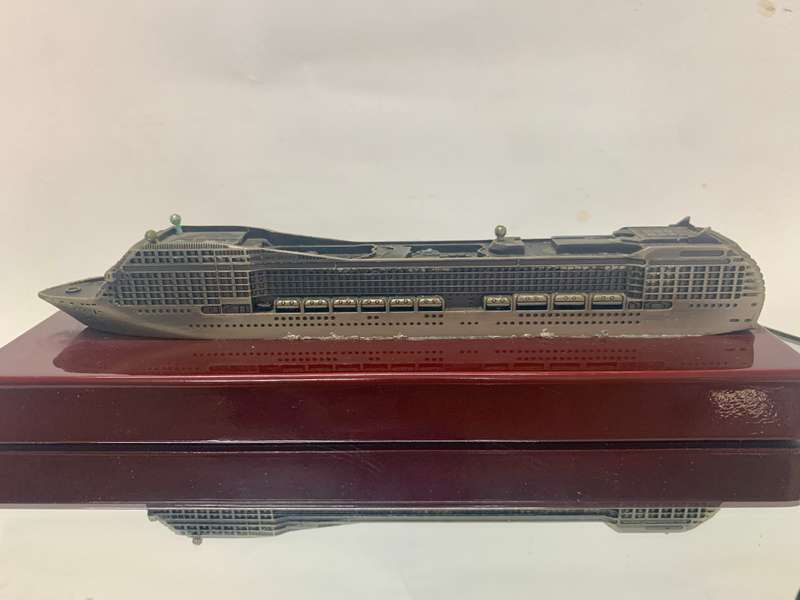 MSC CRUISE SHIP DIE CAST MODEL