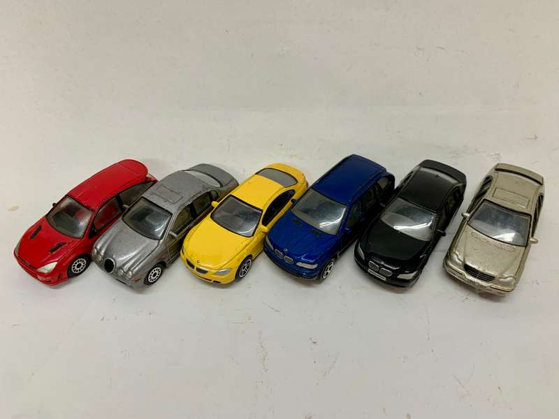 Lot of 6 Die Cast Cars