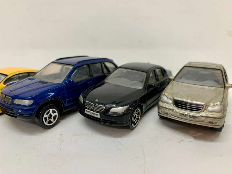 Lot of 6 Die Cast Cars