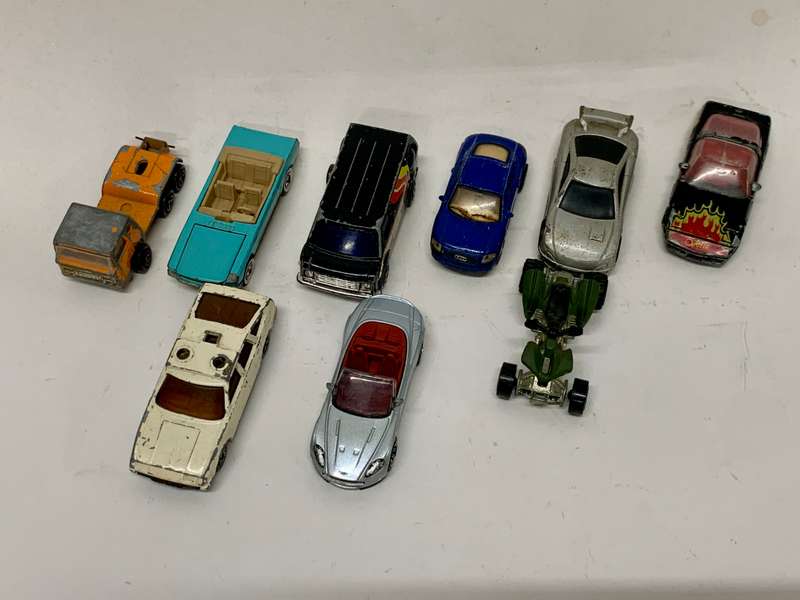 Lot of 9 Die Cast Cars