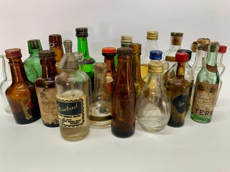 Lot Miniature Bottles