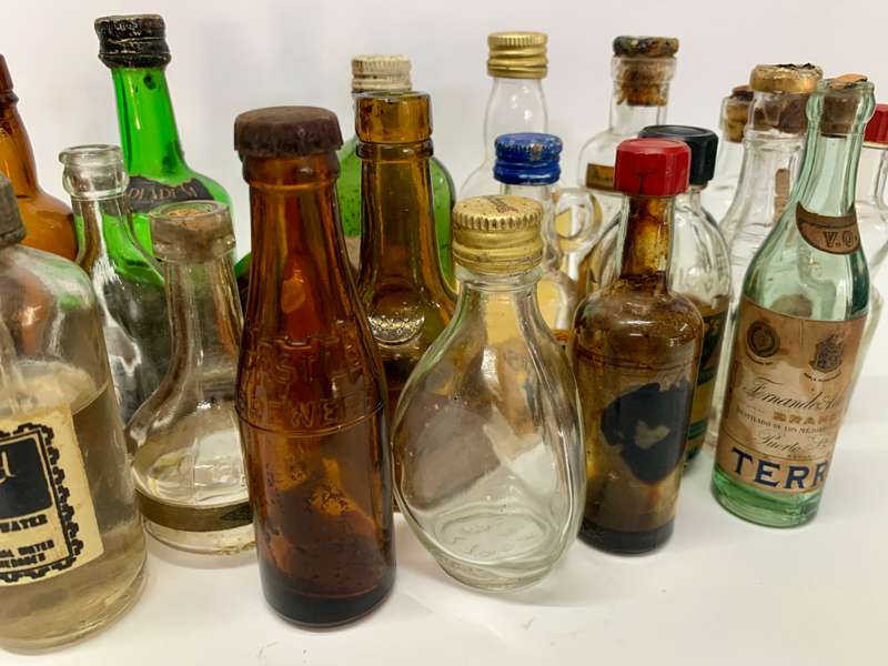 Lot Miniature Bottles