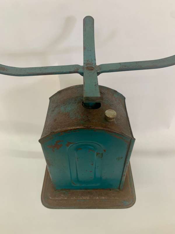 Vintage Hughes Family Scale