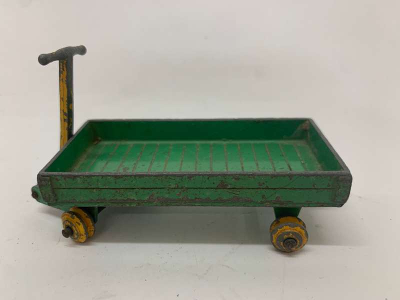 DINKY TOYS #105C HAND CART TRAILER GREEN MADE IN ENGLAND