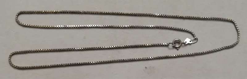 STERLING SILVER FINE CHAIN 450MM 2.6 GRAMS
