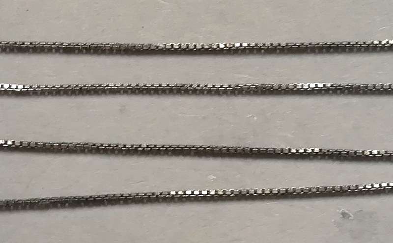 STERLING SILVER FINE CHAIN 450MM 2.6 GRAMS