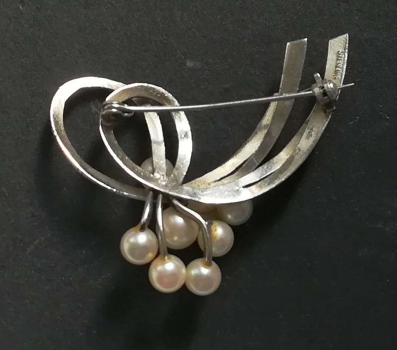 STERLING SILVER + PEARLS BROOCH 40X50MM 8.5 GRAMS