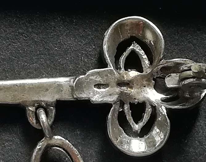 STERLING SILVER + MARCASITE KEY + HEART BROOCH  25X35MM