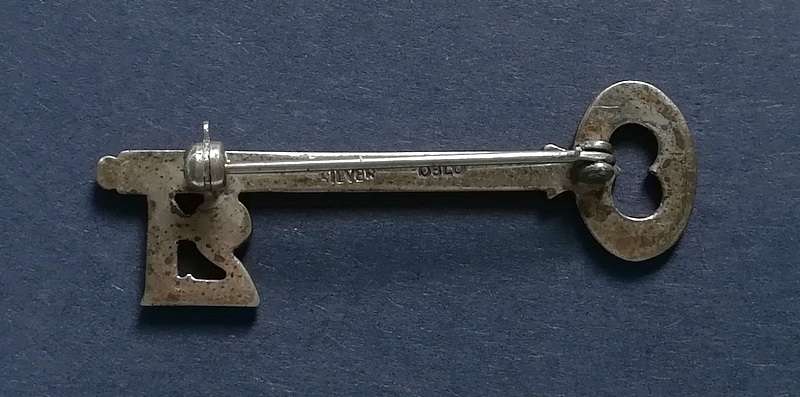 STERLING SILVER + MARCASITE 21ST KEY  BROOCH  15X45MM