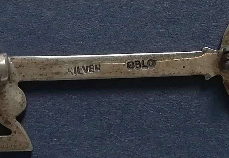 STERLING SILVER + MARCASITE 21ST KEY  BROOCH  15X45MM