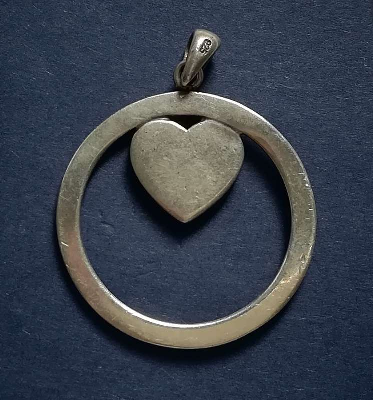 STERLING SILVER + SHELL HEAR IN IRLE PENDANT  30MM 4.1 GRAMS