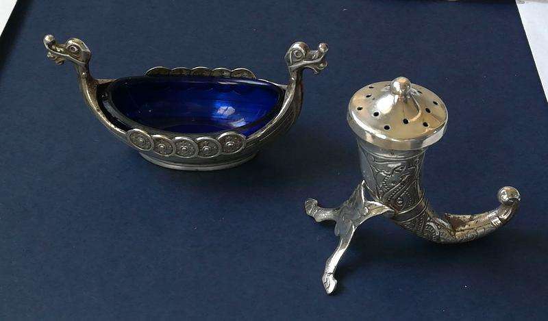 NORWAY STERLING SILVER SALT AND PEPPER-HORN SHAKER/VIKING BOAT 35 GRAMS *WITHOUT LINER*