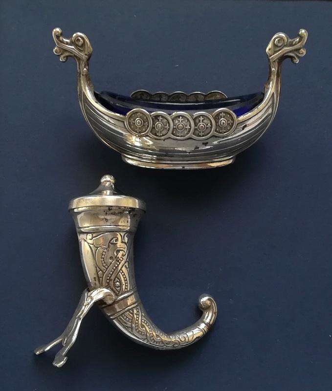NORWAY STERLING SILVER SALT AND PEPPER-HORN SHAKER/VIKING BOAT 35 GRAMS *WITHOUT LINER*