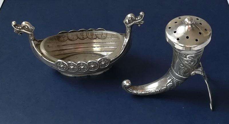 NORWAY STERLING SILVER SALT AND PEPPER-HORN SHAKER/VIKING BOAT 33.8 GRAMS *WITHOUT LINER*