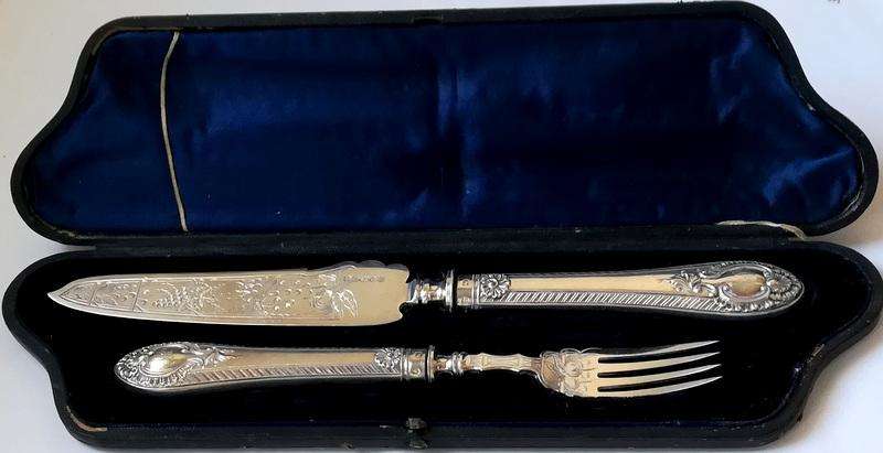 VICTORIAN SHEFFIELD 1861 STERLING SILVER *CAKE SERVERS* BOXED 176 GRAMS BOX 90X320MM
