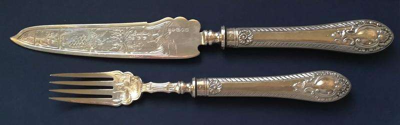 VICTORIAN SHEFFIELD 1861 STERLING SILVER *CAKE SERVERS* BOXED 176 GRAMS BOX 90X320MM