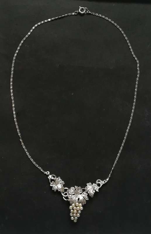 STERLING SILVER MARCASITE NECKLACE WITH SEED PEARL BUNCH OF GRAPES 410MMX4MMX5MM