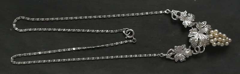STERLING SILVER MARCASITE NECKLACE WITH SEED PEARL BUNCH OF GRAPES 410MMX4MMX5MM