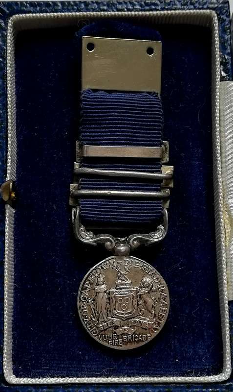 SOUTH AFRICAN FIRE SERVICES INSTITUTE LONG SERVICE MEDAL CITY OF CAPE TOWN *SILVER MINIATURE*