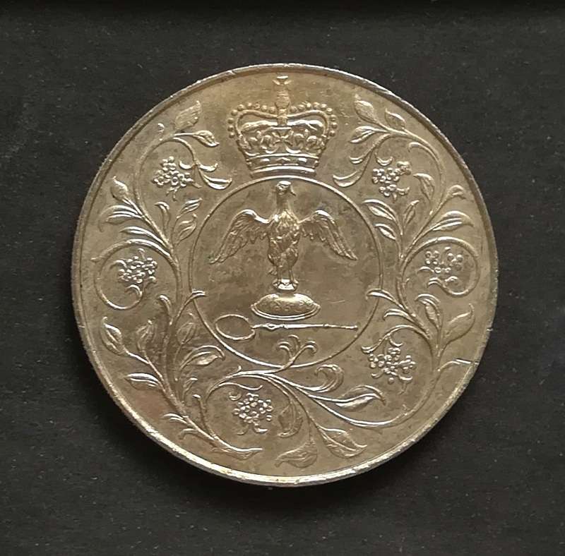 GREAT BRITAIN 1977 JUBILEE CROWN *J + B LTD*