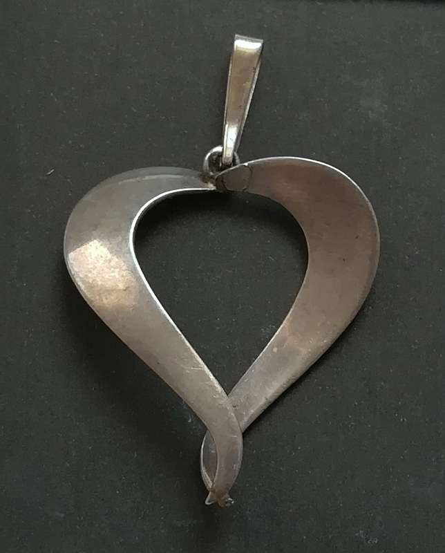 STERLING SILVER *SHARMAINE* HEART PENDANT 33 X 33MM 3.2 GRAMS