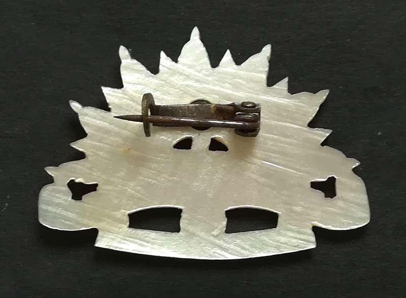 AUSTRALIAN COMMONWEALTH MILITARY FORCES MOTHER OF PEARL SWEETHEART BROOCH 40X30MM