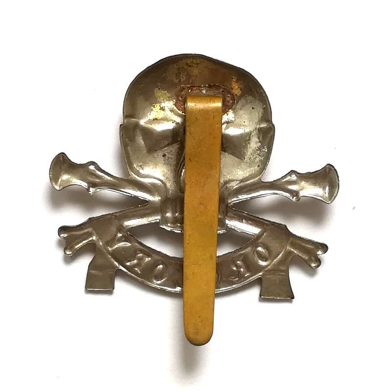 WW1 17/21ST LANCERS *DEATHSHEAD* CAP BADGE