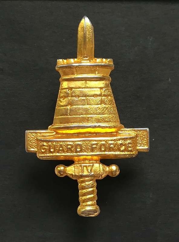 RHODESIAN GUARD FORCE GILT CAP BADGE