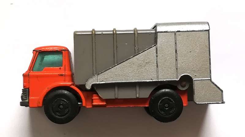 MATCHBOX SERIES NO.7 REFUSE TRUCK