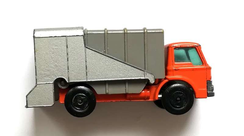 MATCHBOX SERIES NO.7 REFUSE TRUCK