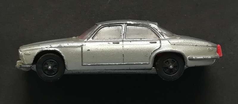 CORGI JUNIORS JAGUAR XJ6 WHIZZWHEELS