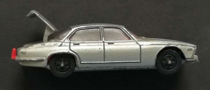 CORGI JUNIORS JAGUAR XJ6 WHIZZWHEELS