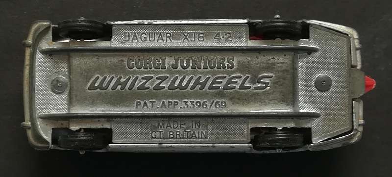 CORGI JUNIORS JAGUAR XJ6 WHIZZWHEELS
