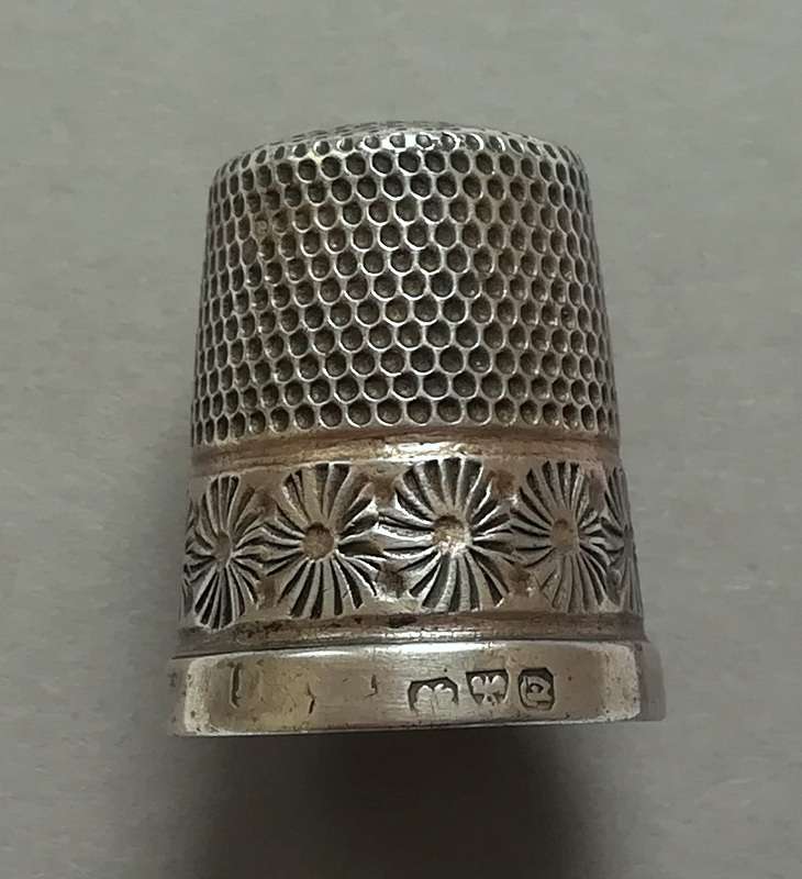 STERLING SILVER CHESTER 1929 THIMBLE 5.3 GRAMS 18X20MM