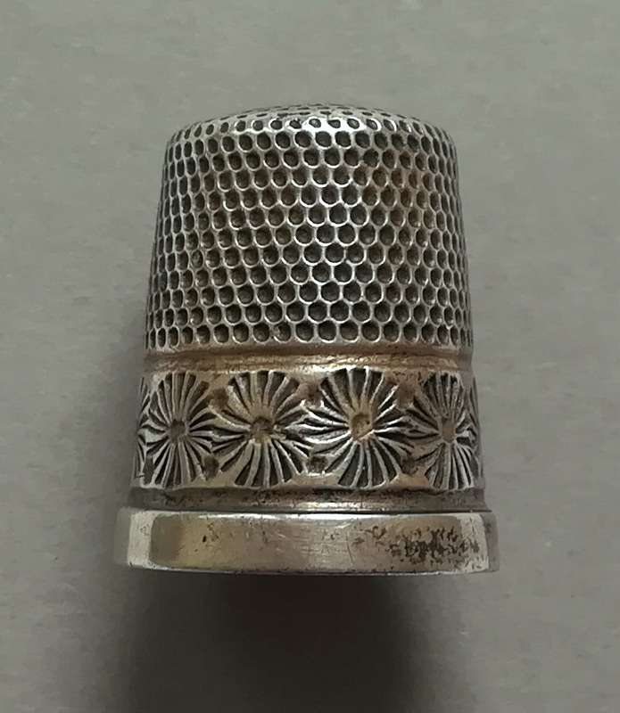 STERLING SILVER CHESTER 1929 THIMBLE 5.3 GRAMS 18X20MM