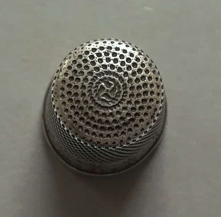 STERLING SILVER CHESTER 1929 THIMBLE 5.3 GRAMS 18X20MM