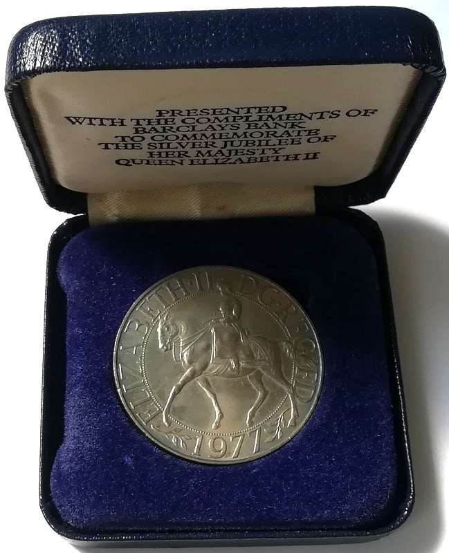 GREAT BRITAIN 1977 CROWN *SILVER JUBILEE ELIZABETH 2* BARCLAYS BANK