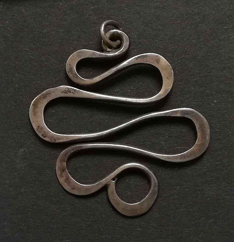 STERLING SILVER PENDANT 30X35MM 2.1 GRAMS