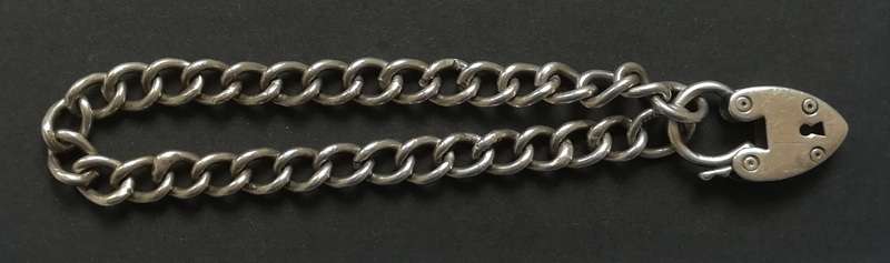 STERLING SILVER CHARM BRACELET HEART LOCK 180MM 16.3 GRAMS