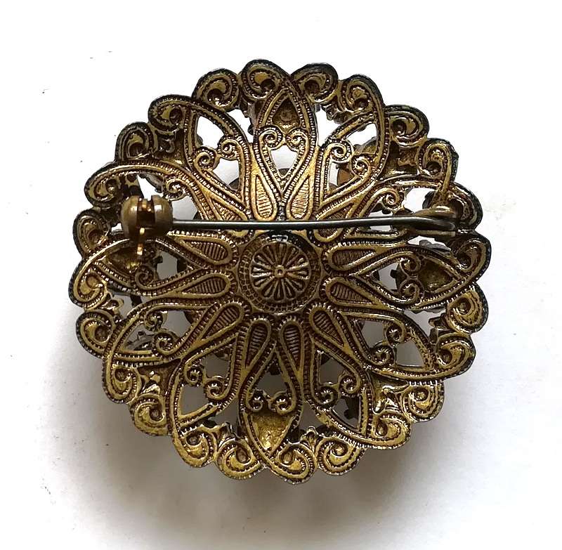 BLUE GLASS AND GILT BROOCH 40MM