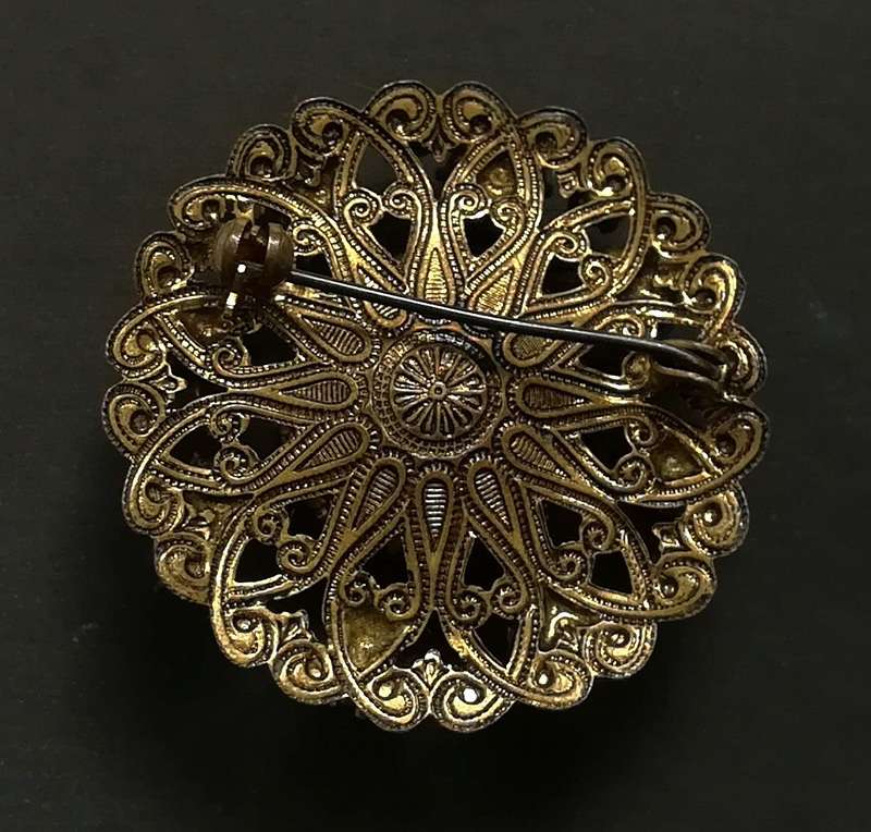 BLUE GLASS AND GILT BROOCH 40MM