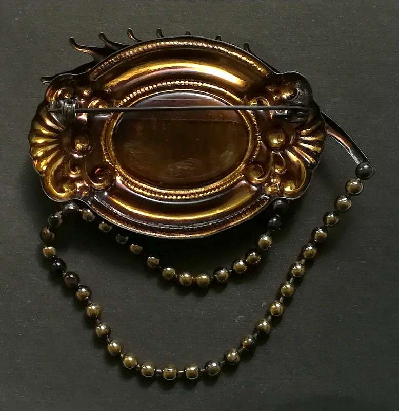 GLASS AND METAL BROOCH 65X65 MM