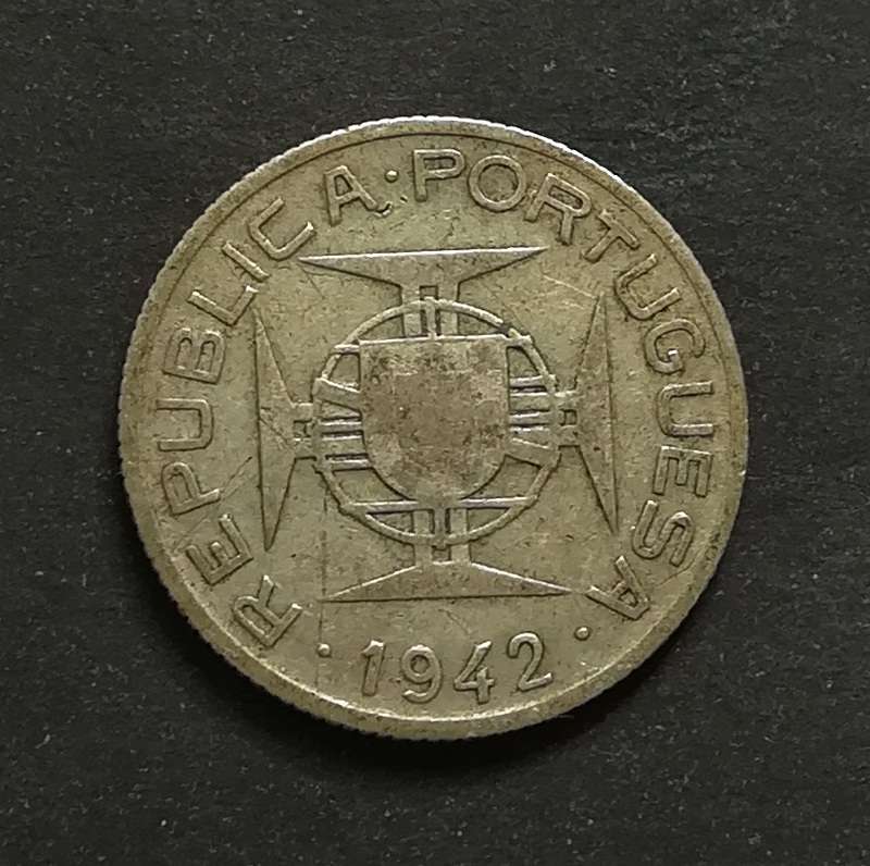 MOZAMBIQUE 1942 SILVER 2.5 ESCUDOS