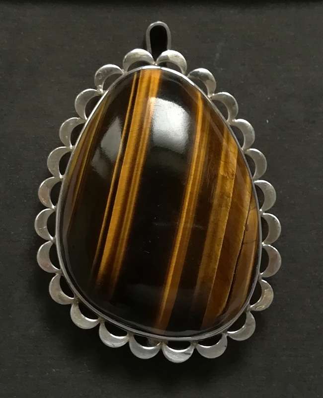 STERLING SILVER  AND TIGERS EYE BROOCH/PENDANT 35X45MM