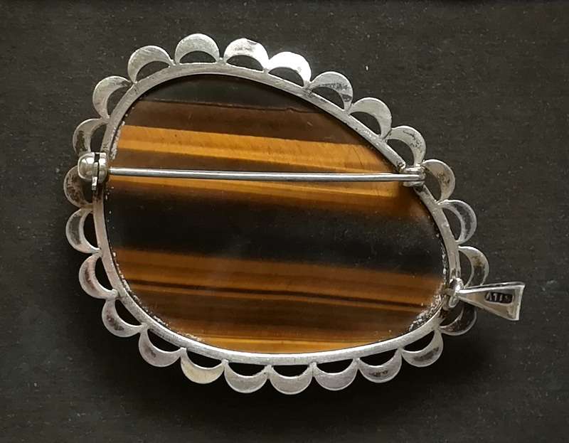 STERLING SILVER  AND TIGERS EYE BROOCH/PENDANT 35X45MM
